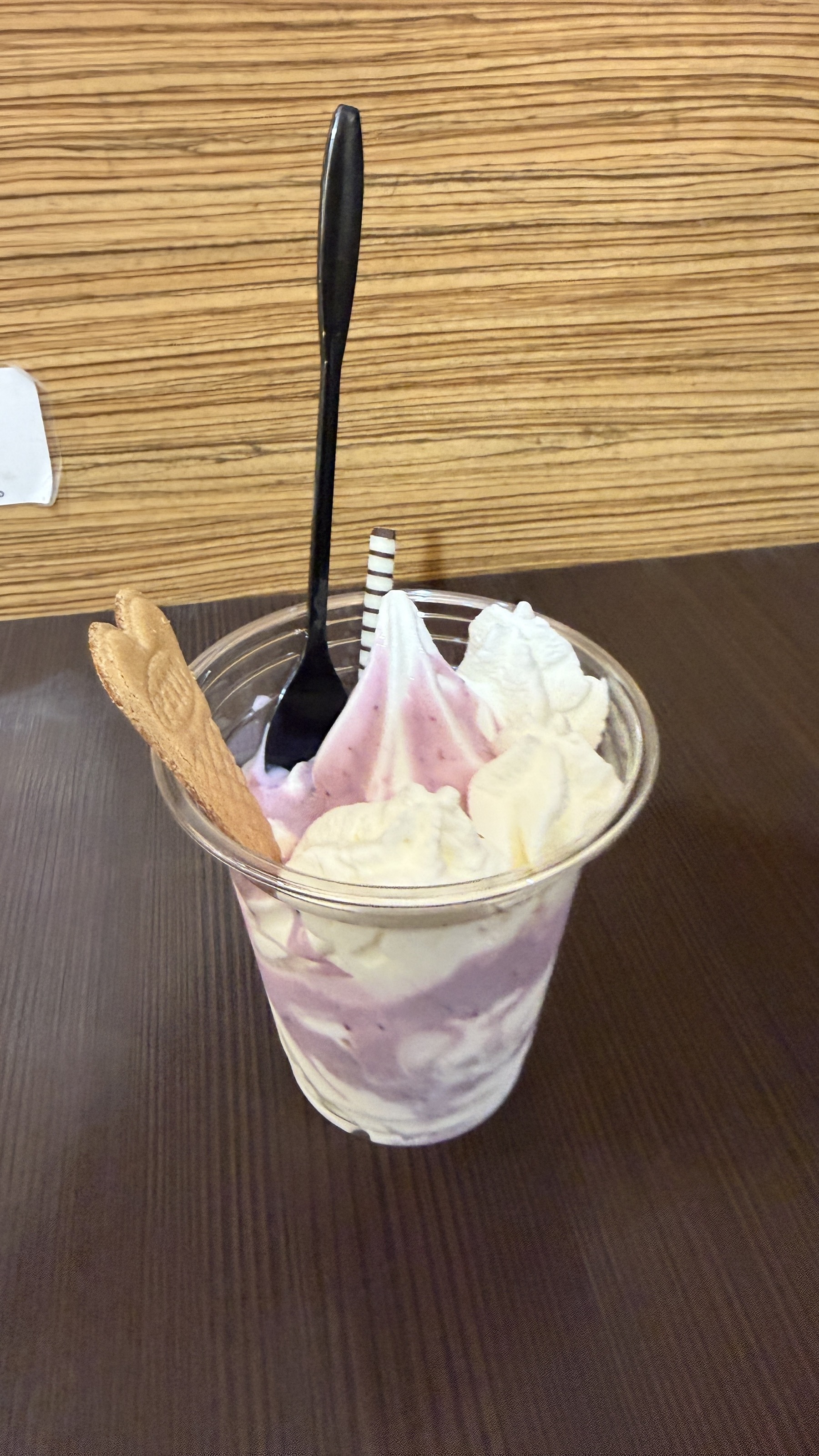 町村農場のブルーベリーパフェ